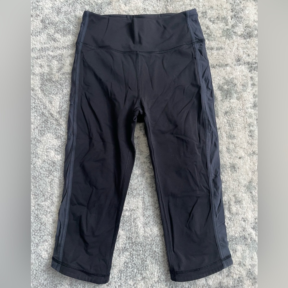 Lulu lemon black capri leggings